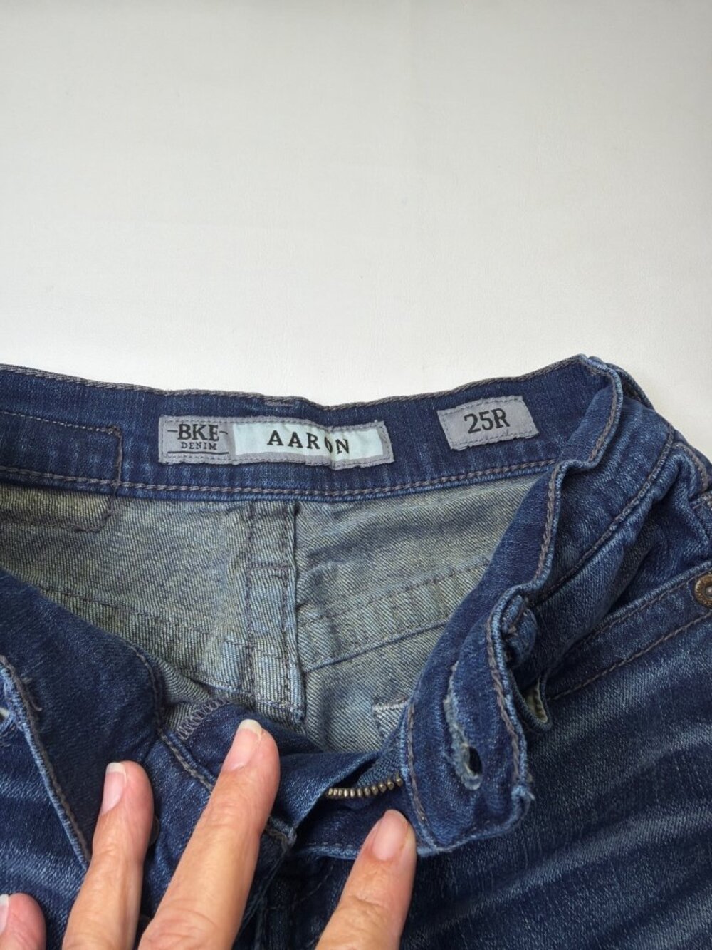 BKE AARON Jeans Men’s Size 25R Straight Slim Leg Dark Wash Stretch Whiskering - Picture 8 of 11